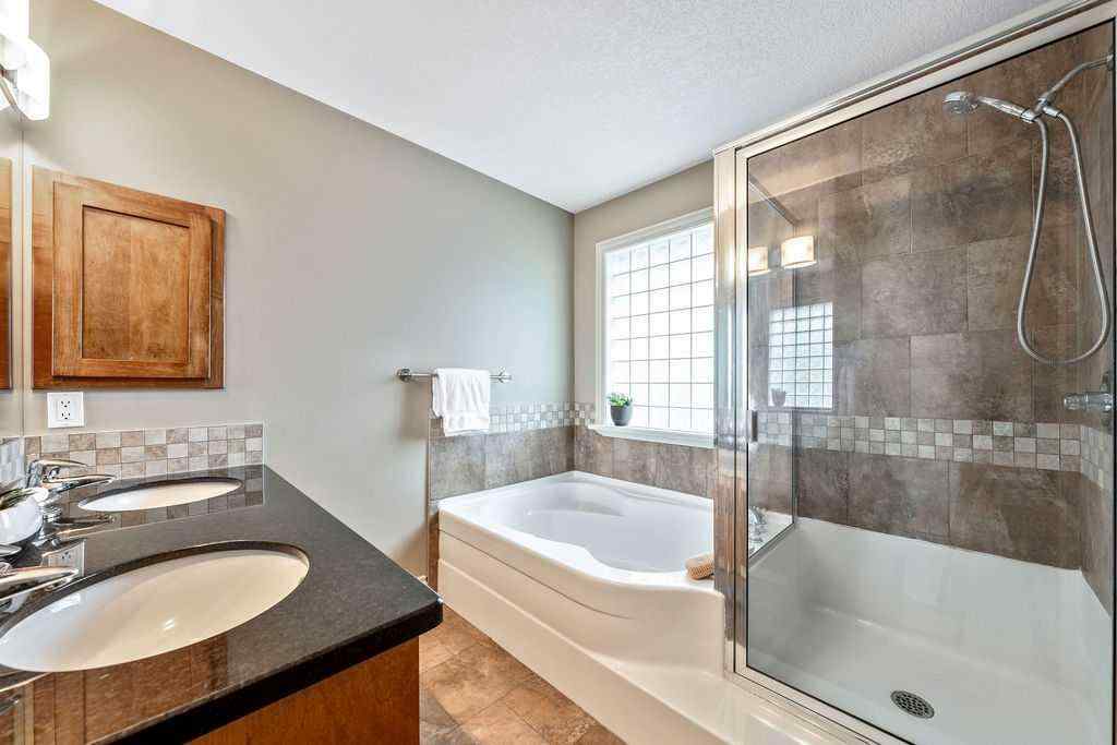 MLS® A2253293 - Unit #2 2411 2 Avenue NW in West Hillhurst Calgary, Residential