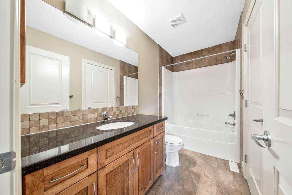 MLS® A2253293 - Unit #2 2411 2 Avenue NW in West Hillhurst Calgary, Residential