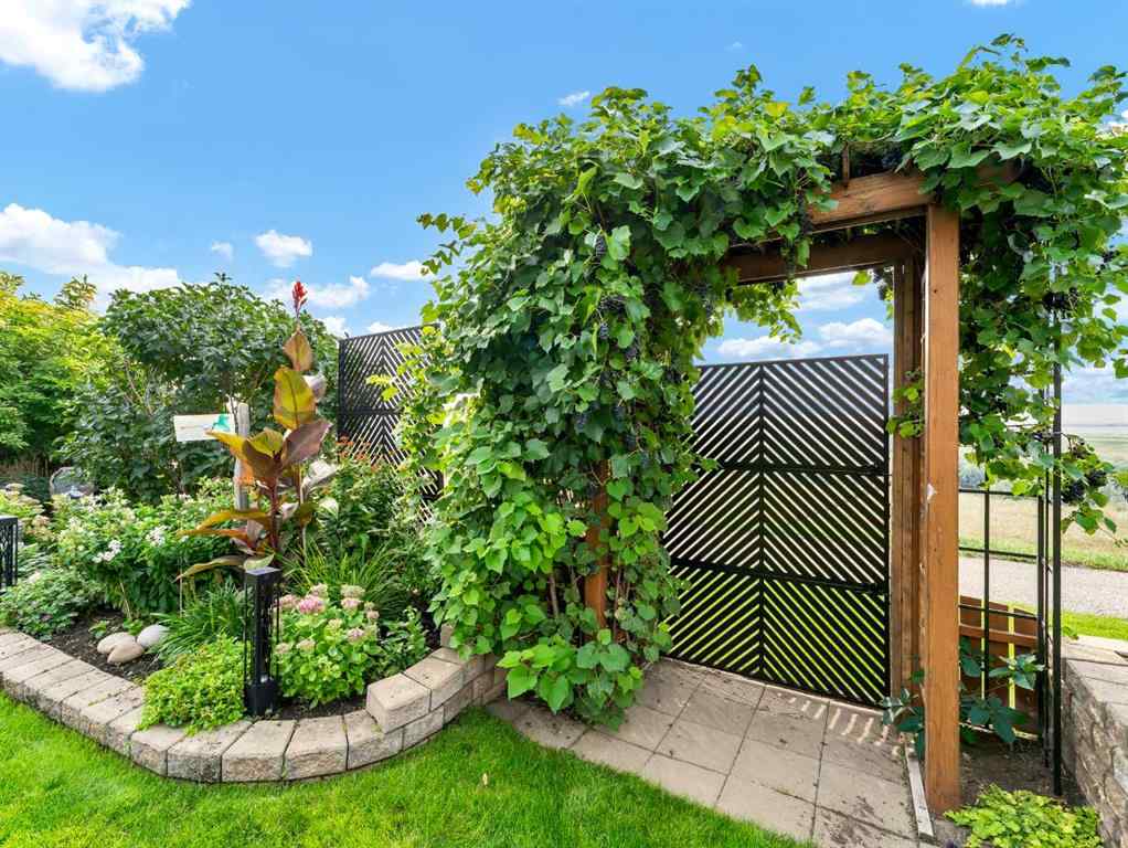 MLS® A2253314 - 729 Taylor Road SE in Ross Glen Medicine Hat, Residential