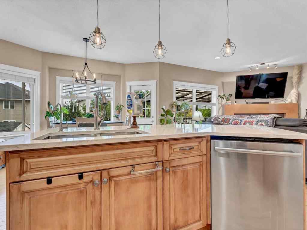 MLS® A2253323 - 102 Sundown Road SW in SE Southridge Medicine Hat, Residential