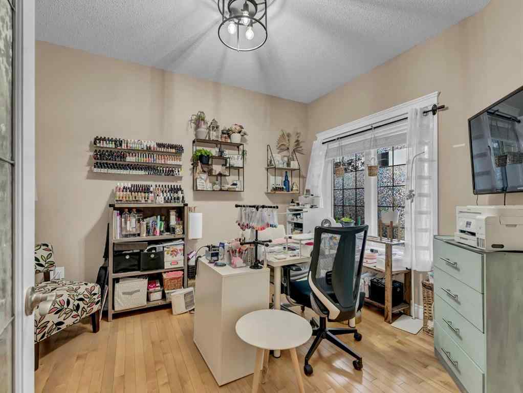 MLS® A2253323 - 102 Sundown Road SW in SE Southridge Medicine Hat, Residential