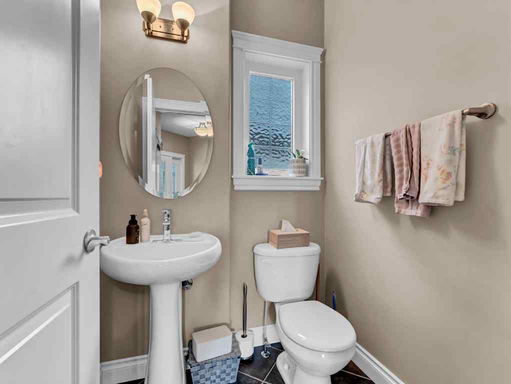 MLS® A2253323 - 102 Sundown Road SW in SE Southridge Medicine Hat, Residential