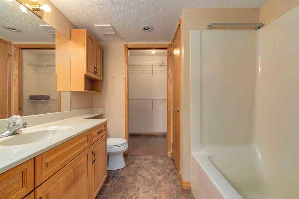 MLS® A2253336 - Unit #220 6868 Sierra Morena Boulevard SW in Signal Hill Calgary, Residential