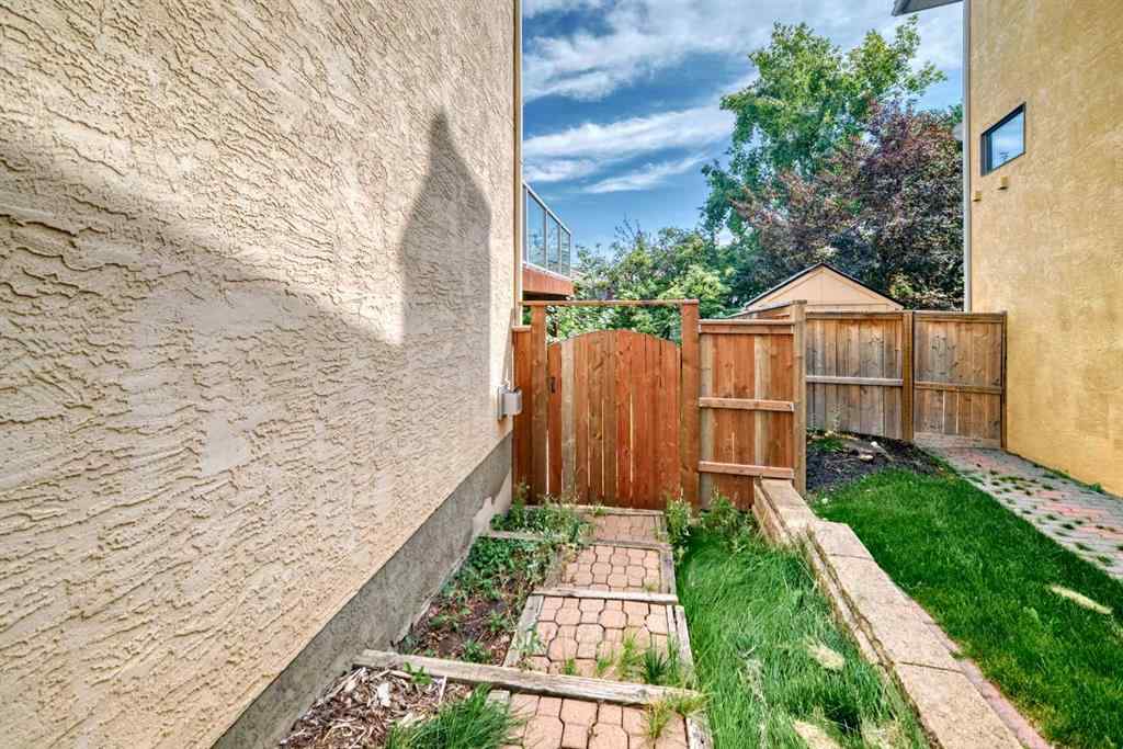 MLS® A2253338 - 7 Signature Mews SW in Signal Hill Calgary, Residential