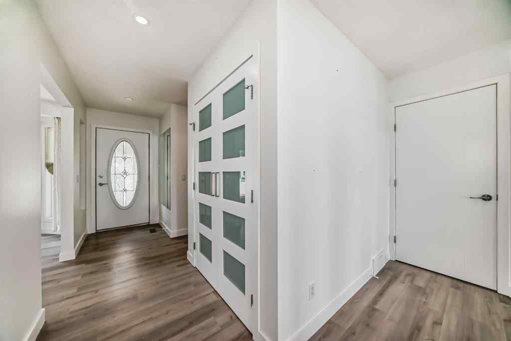 MLS® A2253338 - 7 Signature Mews SW in Signal Hill Calgary, Residential