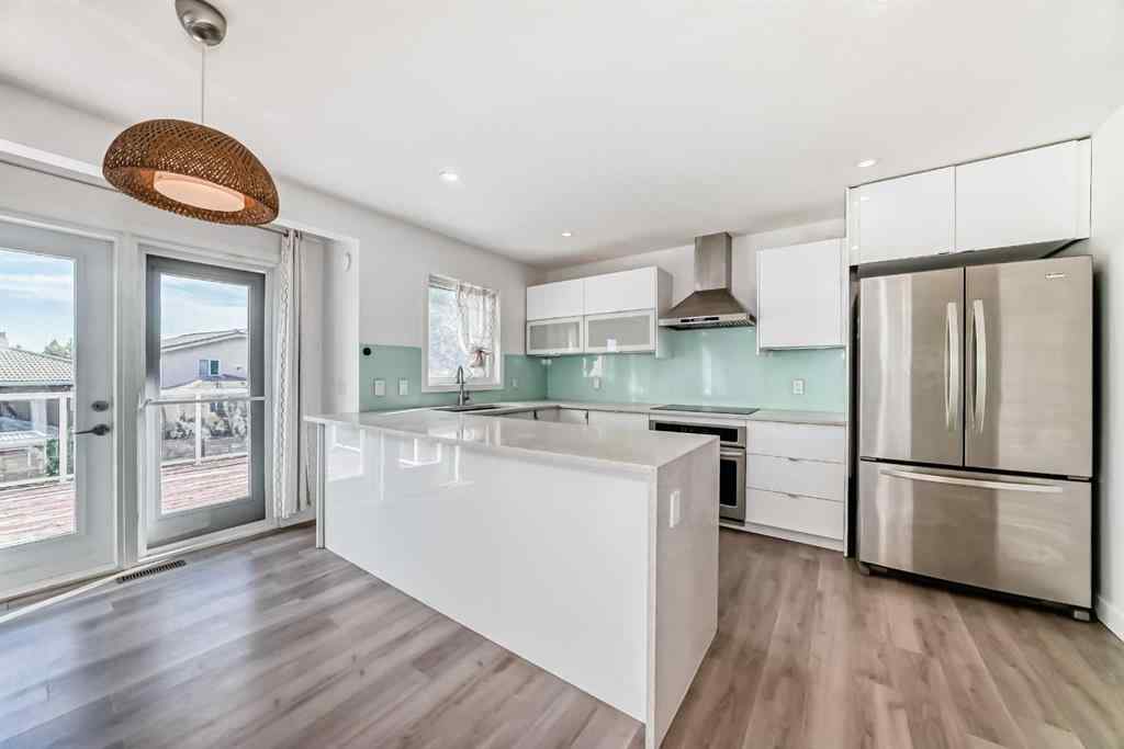 MLS® A2253338 - 7 Signature Mews SW in Signal Hill Calgary, Residential