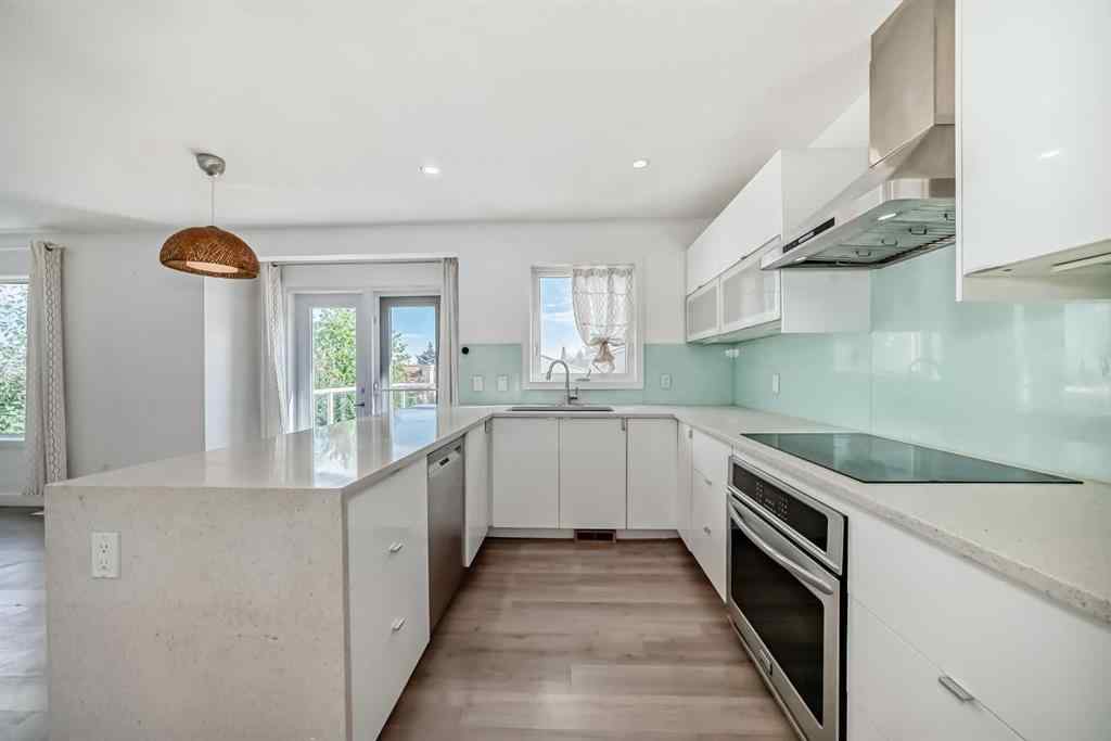 MLS® A2253338 - 7 Signature Mews SW in Signal Hill Calgary, Residential