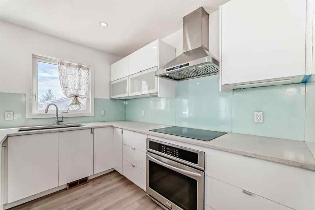 MLS® A2253338 - 7 Signature Mews SW in Signal Hill Calgary, Residential
