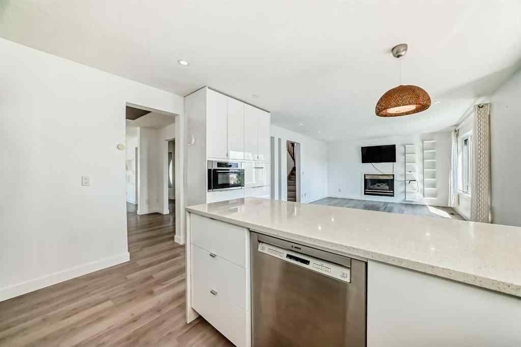 MLS® A2253338 - 7 Signature Mews SW in Signal Hill Calgary, Residential