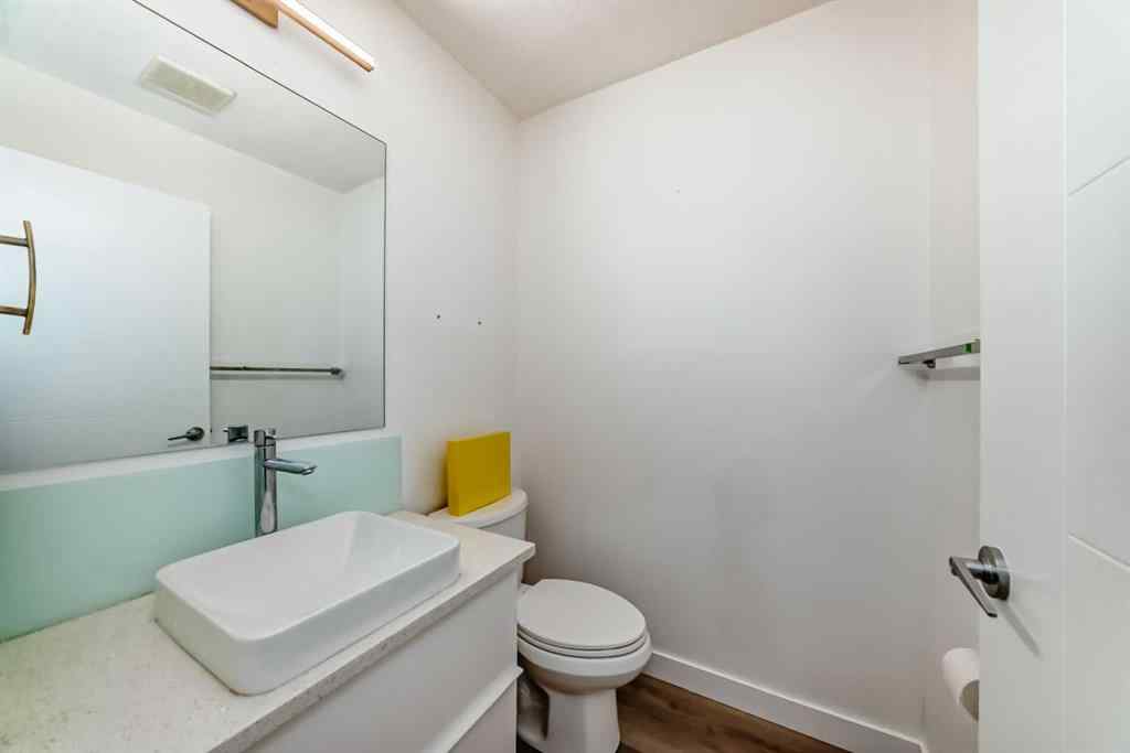 MLS® A2253338 - 7 Signature Mews SW in Signal Hill Calgary, Residential
