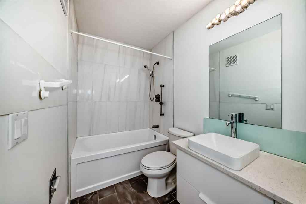 MLS® A2253338 - 7 Signature Mews SW in Signal Hill Calgary, Residential