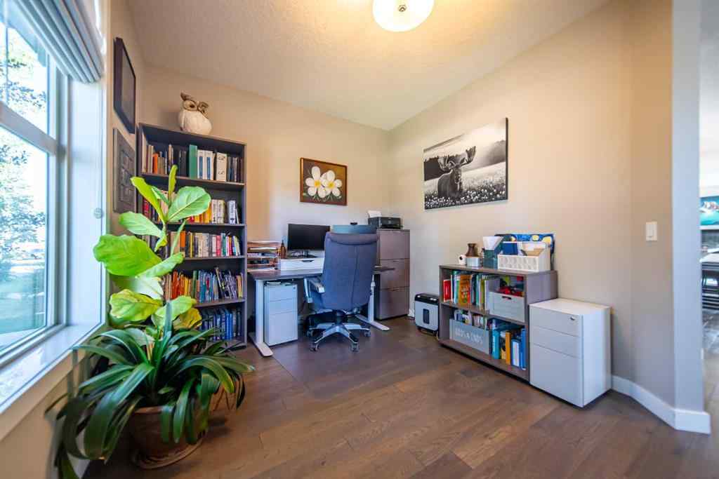 MLS® A2253357 - 3524 41 Street SW in Glenbrook Calgary, Residential