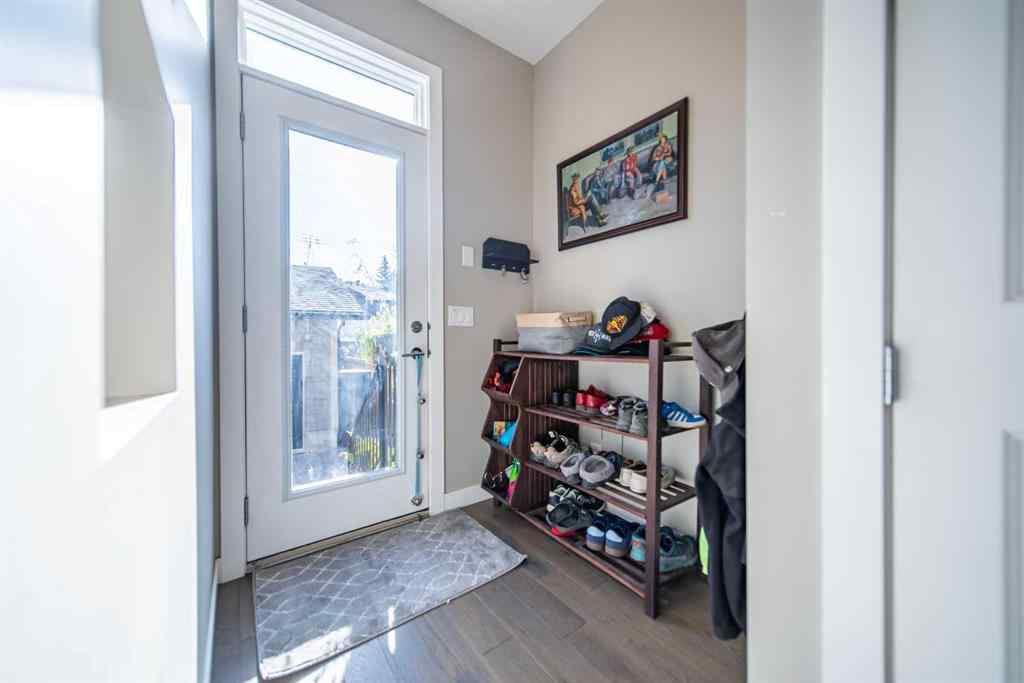 MLS® A2253357 - 3524 41 Street SW in Glenbrook Calgary, Residential