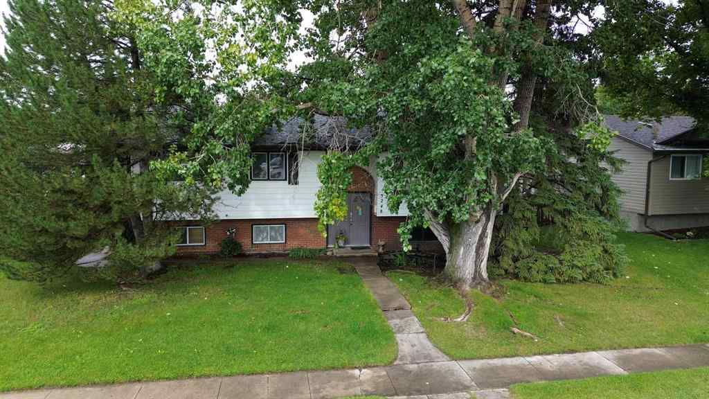 MLS® A2253360 - 5248 37 Street   in Margodt Innisfail, Residential