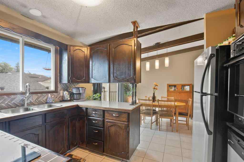 MLS® A2253360 - 5248 37 Street   in Margodt Innisfail, Residential