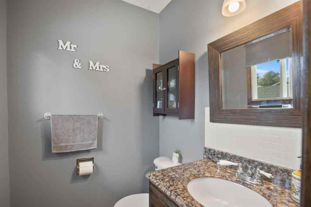 MLS® A2253360 - 5248 37 Street   in Margodt Innisfail, Residential