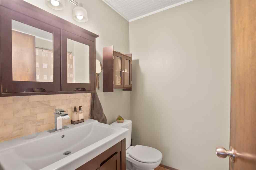 MLS® A2253360 - 5248 37 Street   in Margodt Innisfail, Residential