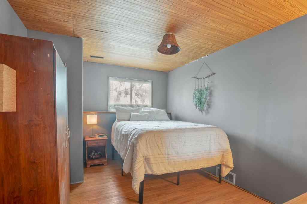 MLS® A2253360 - 5248 37 Street   in Margodt Innisfail, Residential
