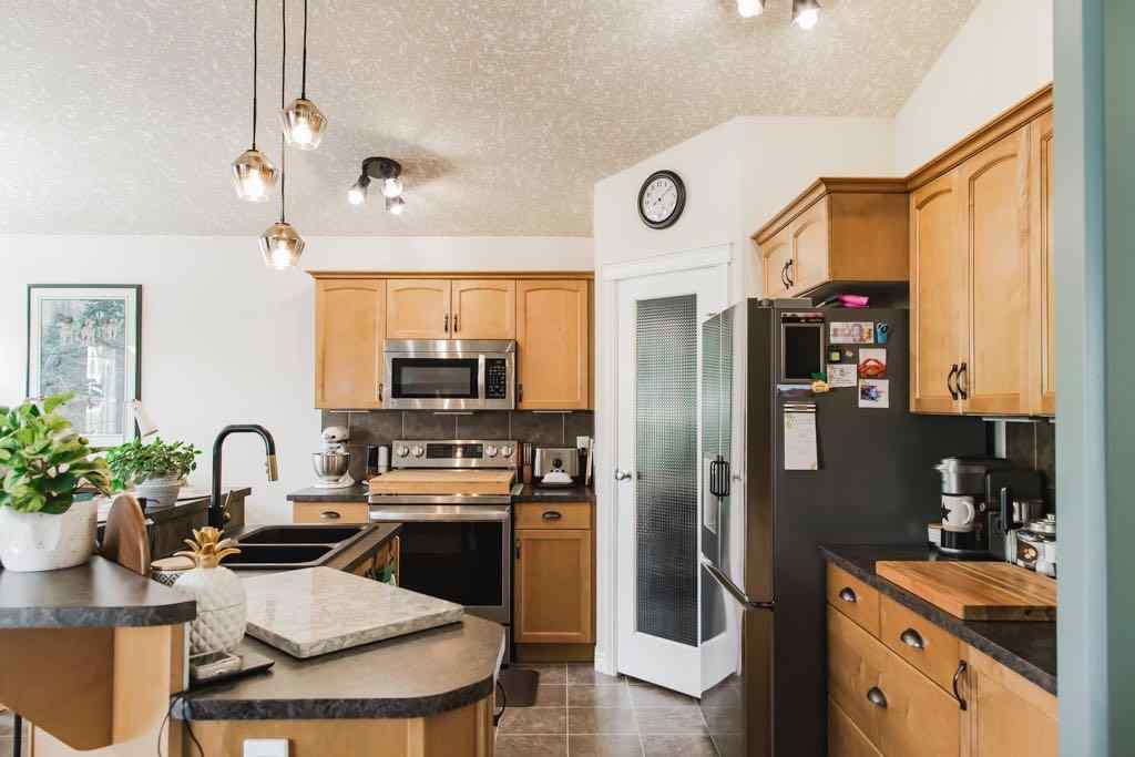 MLS® A2253363 - 10429 122 Avenue  in Royal Oaks Grande Prairie, Residential