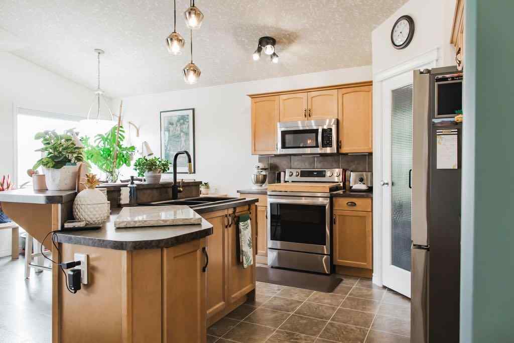 MLS® A2253363 - 10429 122 Avenue  in Royal Oaks Grande Prairie, Residential
