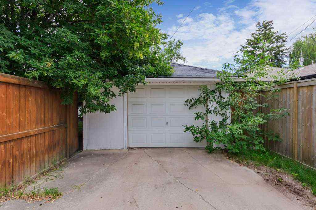 MLS® A2253381 - 2623 Glencastle Street SW in Glendale Calgary, Residential