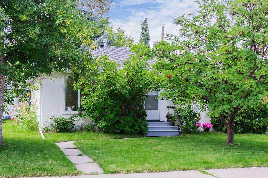 MLS® A2253381 - 2623 Glencastle Street SW in Glendale Calgary, Residential