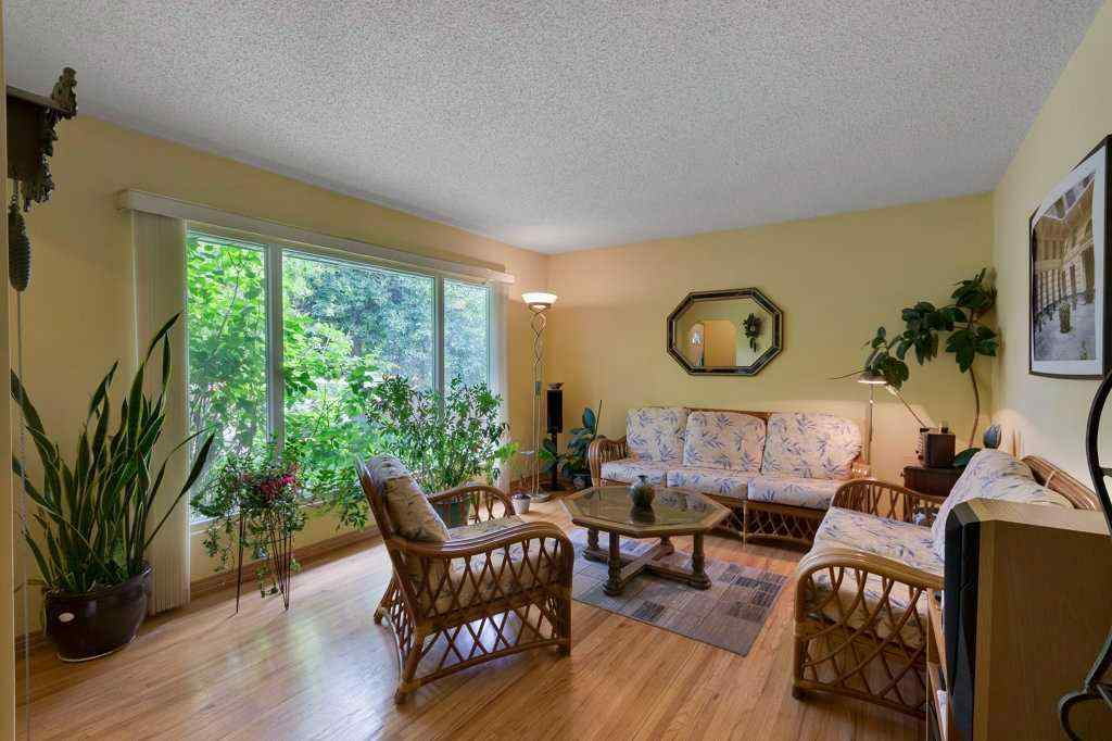 MLS® A2253381 - 2623 Glencastle Street SW in Glendale Calgary, Residential