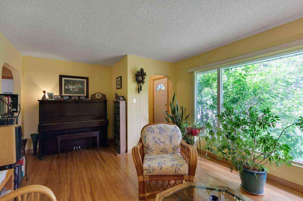 MLS® A2253381 - 2623 Glencastle Street SW in Glendale Calgary, Residential