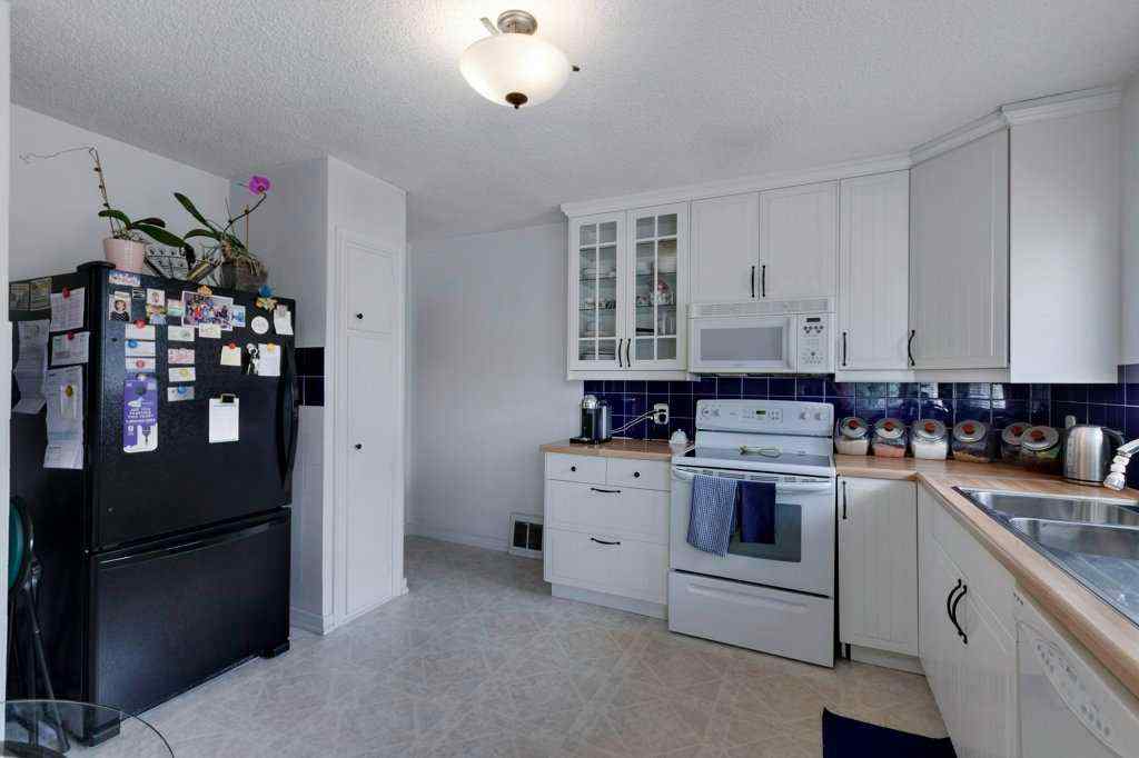 MLS® A2253381 - 2623 Glencastle Street SW in Glendale Calgary, Residential
