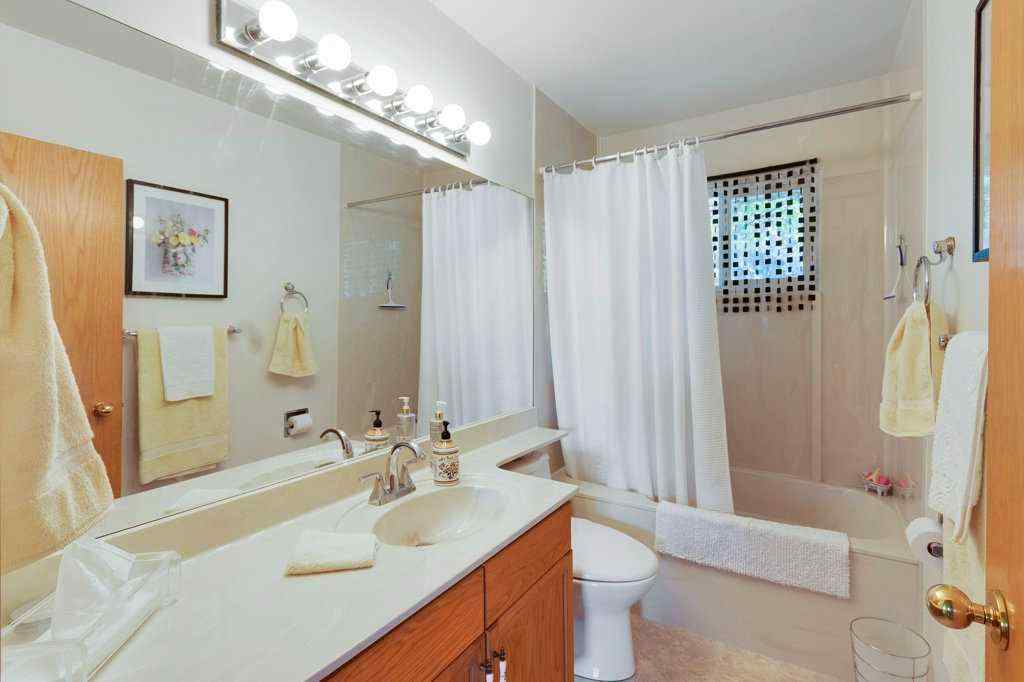 MLS® A2253381 - 2623 Glencastle Street SW in Glendale Calgary, Residential