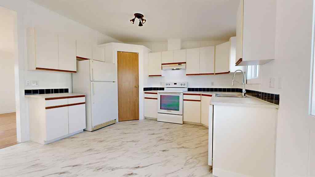 MLS® A2253382 - 9714 106 Avenue  in N/A Clairmont, Residential