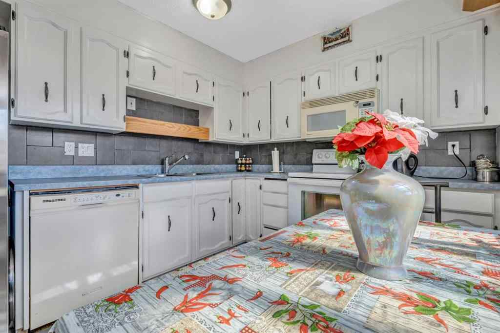 MLS® A2253394 - 8 Pinelore Place NE in Pineridge Calgary, Residential