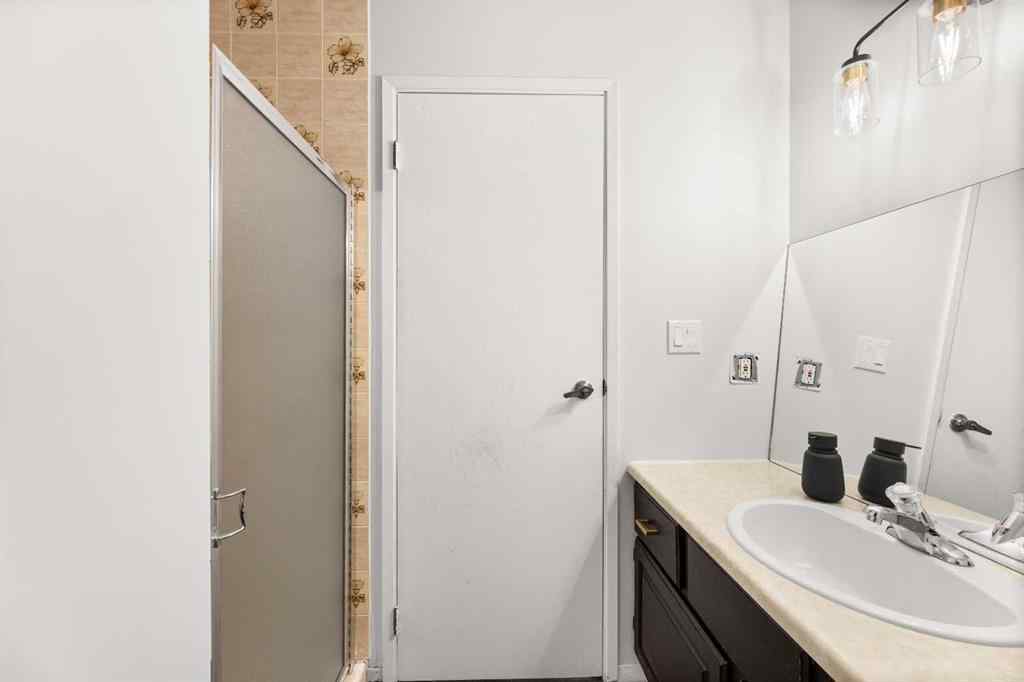 MLS® A2253396 - 5217 Shannon Drive  in NONE Olds, Residential