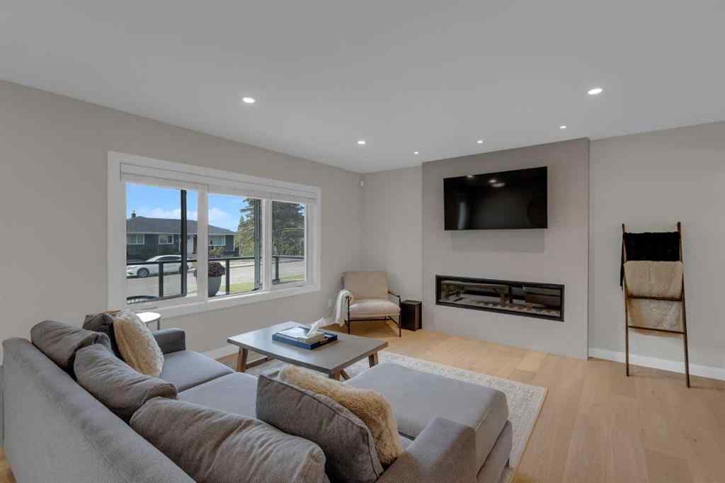 MLS® A2253401 - 24 Canyon Drive NW in Collingwood Calgary, Residential