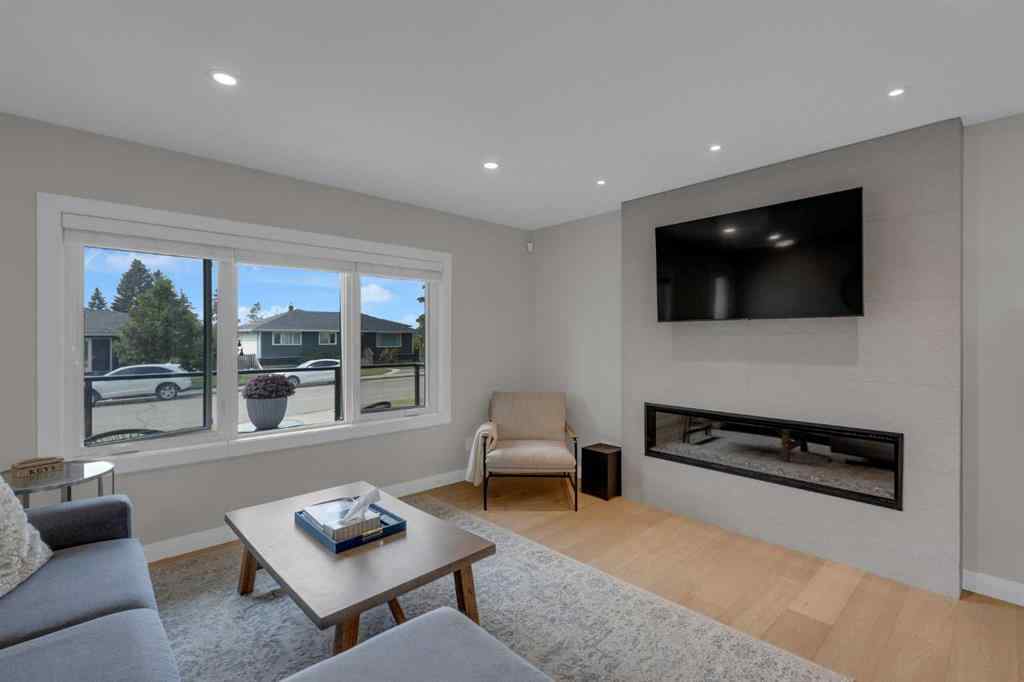 MLS® A2253401 - 24 Canyon Drive NW in Collingwood Calgary, Residential
