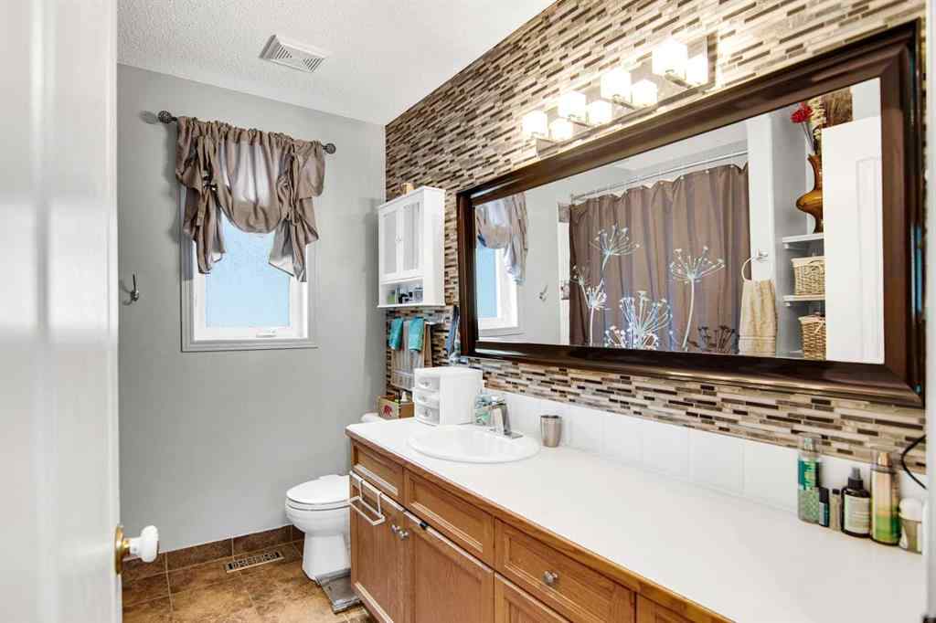 MLS® A2253402 - 264 Lancaster Drive  in Lancaster Meadows Red Deer, Residential