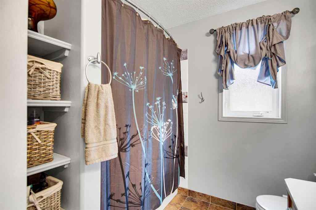 MLS® A2253402 - 264 Lancaster Drive  in Lancaster Meadows Red Deer, Residential