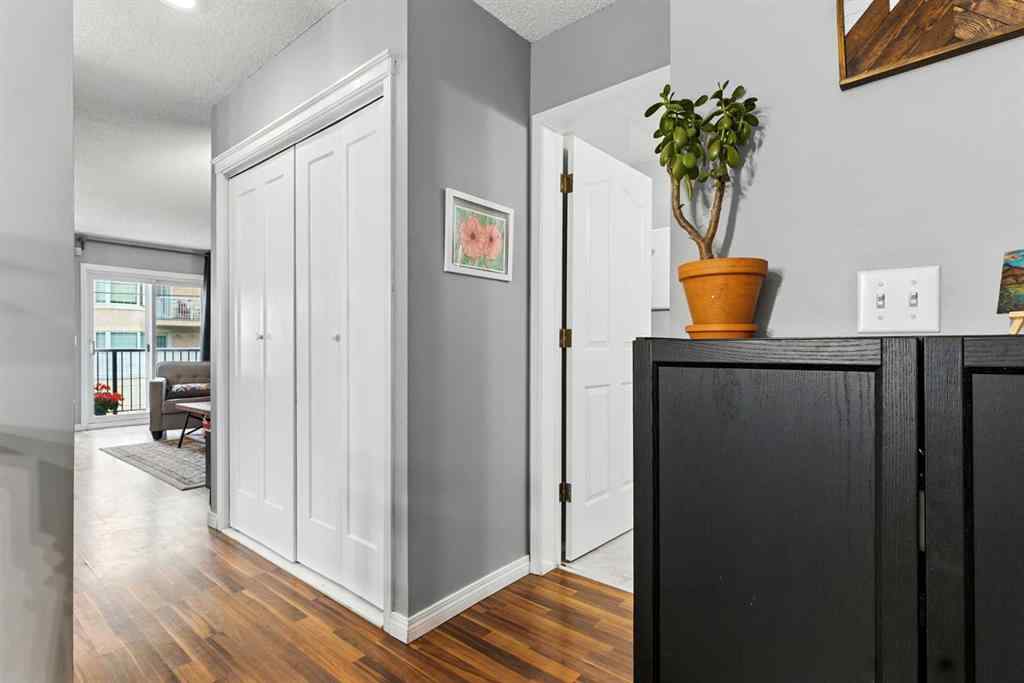 MLS® A2253418 - Unit #2 2207 28 Street SW in Killarney/Glengarry Calgary, Residential