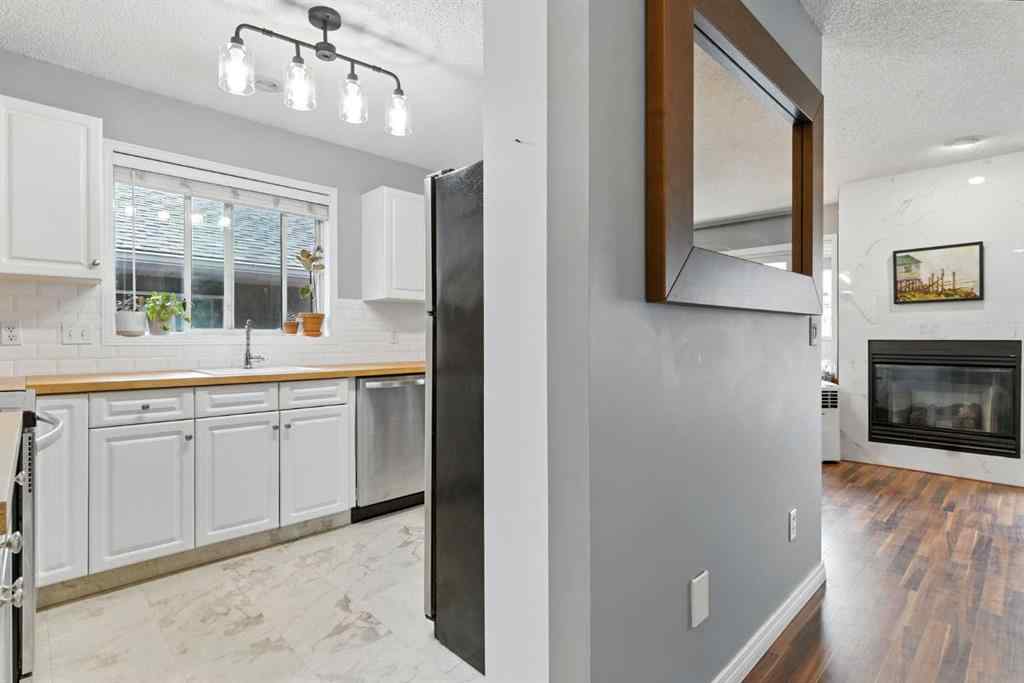 MLS® A2253418 - Unit #2 2207 28 Street SW in Killarney/Glengarry Calgary, Residential