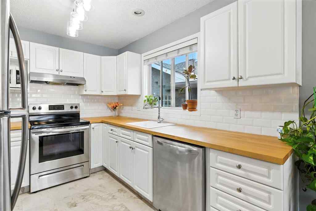 MLS® A2253418 - Unit #2 2207 28 Street SW in Killarney/Glengarry Calgary, Residential