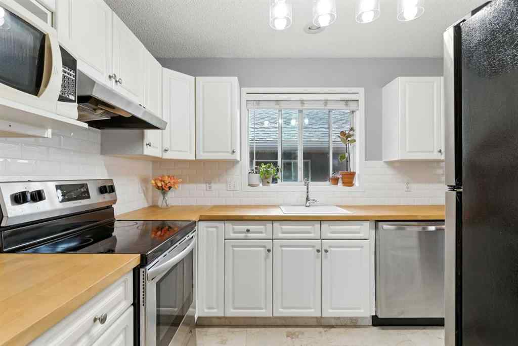 MLS® A2253418 - Unit #2 2207 28 Street SW in Killarney/Glengarry Calgary, Residential