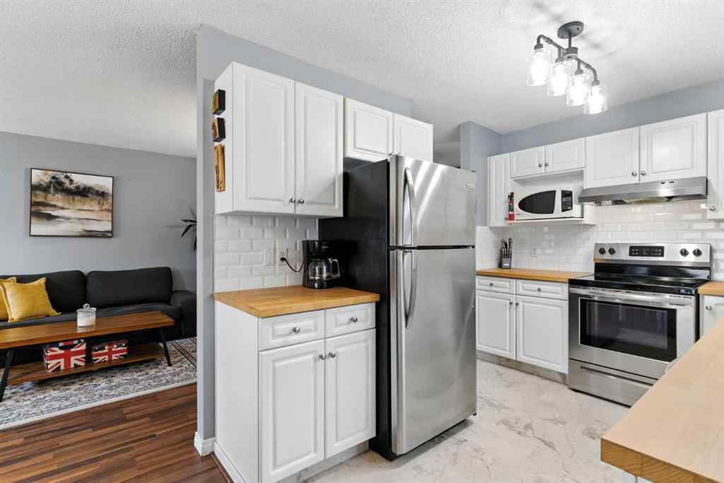 MLS® A2253418 - Unit #2 2207 28 Street SW in Killarney/Glengarry Calgary, Residential