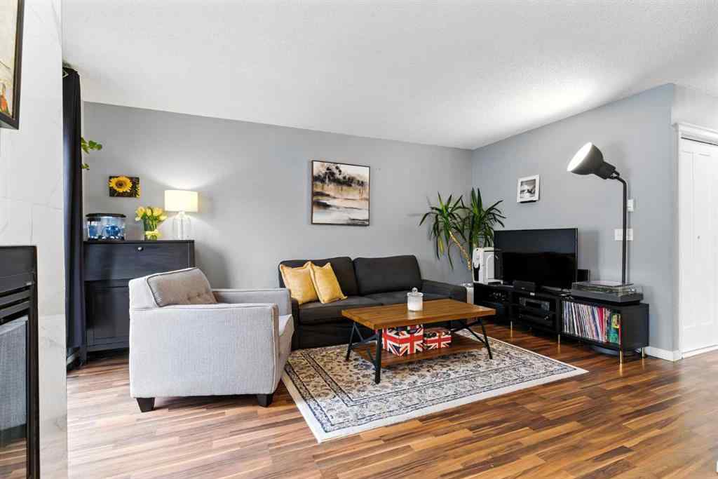MLS® A2253418 - Unit #2 2207 28 Street SW in Killarney/Glengarry Calgary, Residential