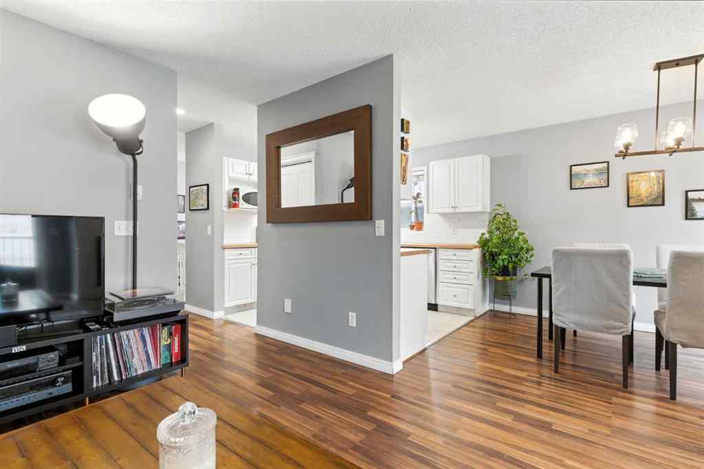 MLS® A2253418 - Unit #2 2207 28 Street SW in Killarney/Glengarry Calgary, Residential