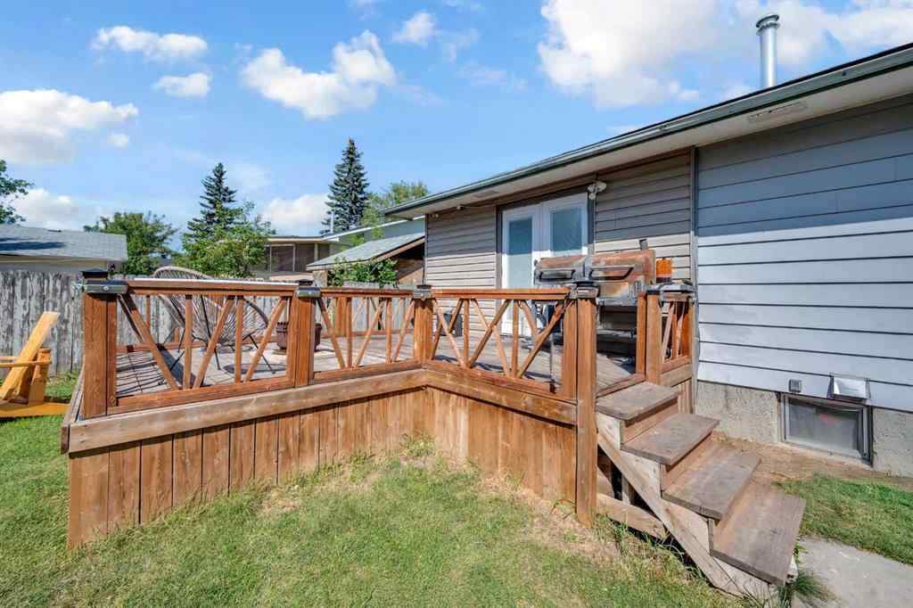 MLS® A2253419 - 2207 48 Street NE in Rundle Calgary, Residential