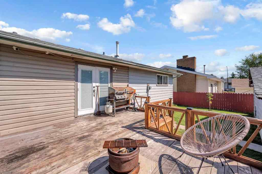 MLS® A2253419 - 2207 48 Street NE in Rundle Calgary, Residential