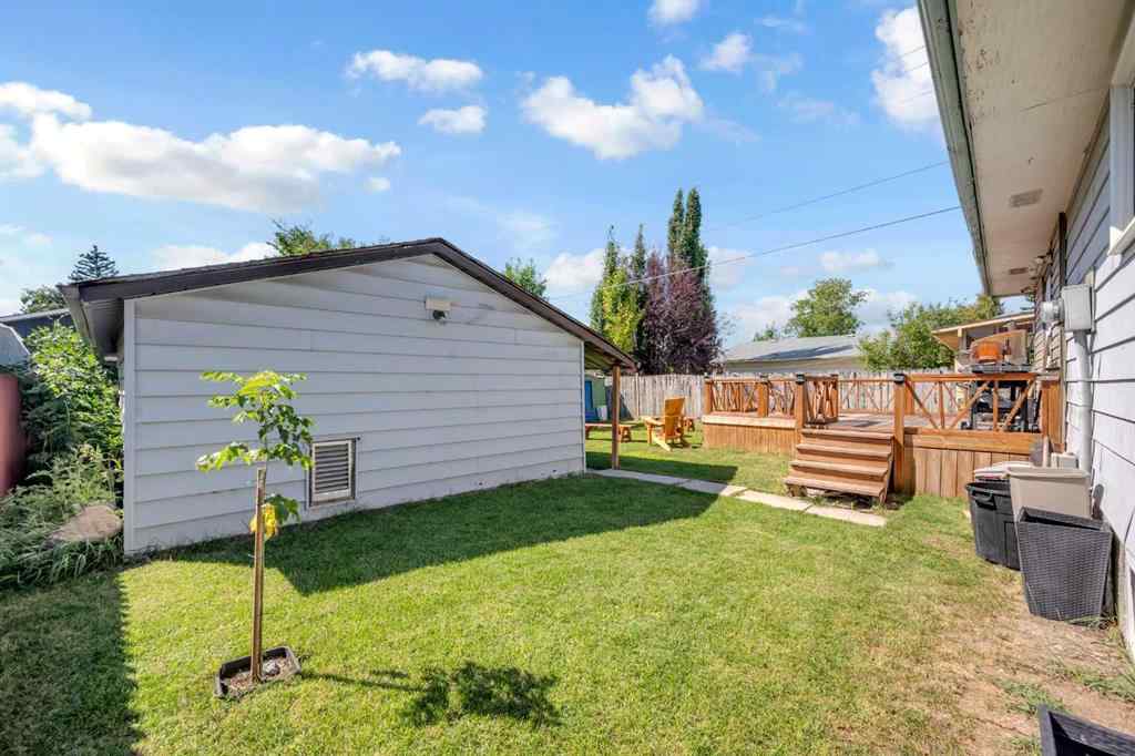 MLS® A2253419 - 2207 48 Street NE in Rundle Calgary, Residential