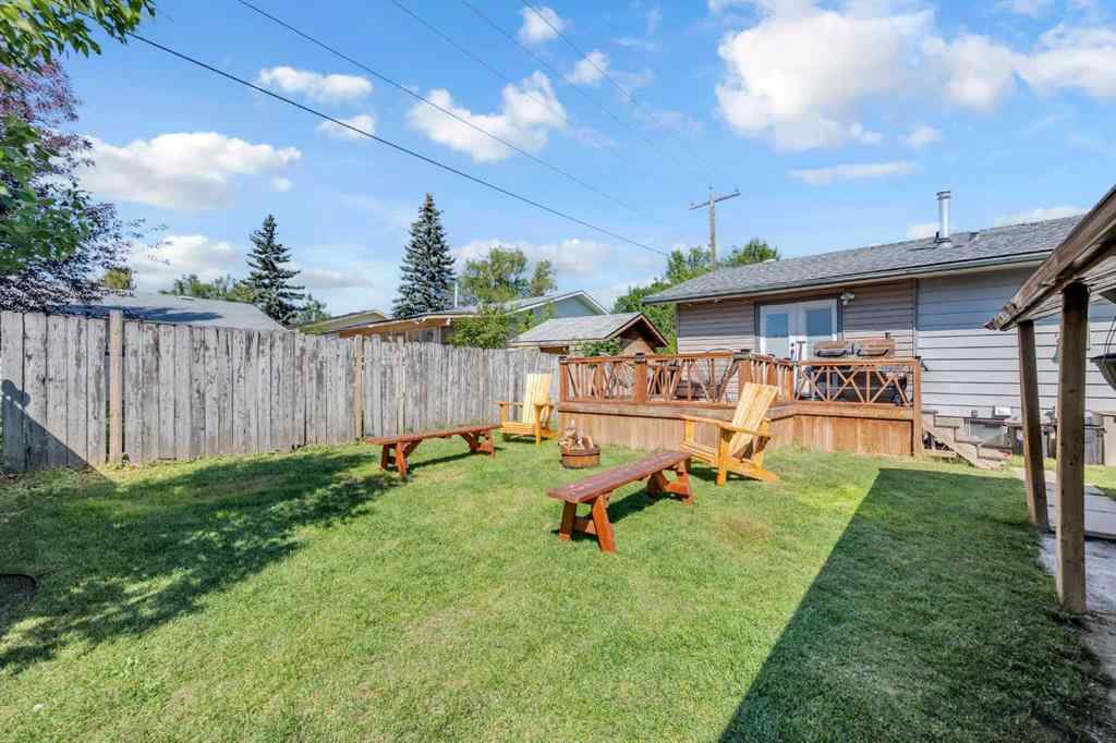 MLS® A2253419 - 2207 48 Street NE in Rundle Calgary, Residential
