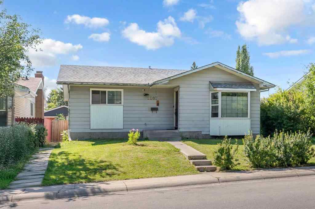 MLS® A2253419 - 2207 48 Street NE in Rundle Calgary, Residential