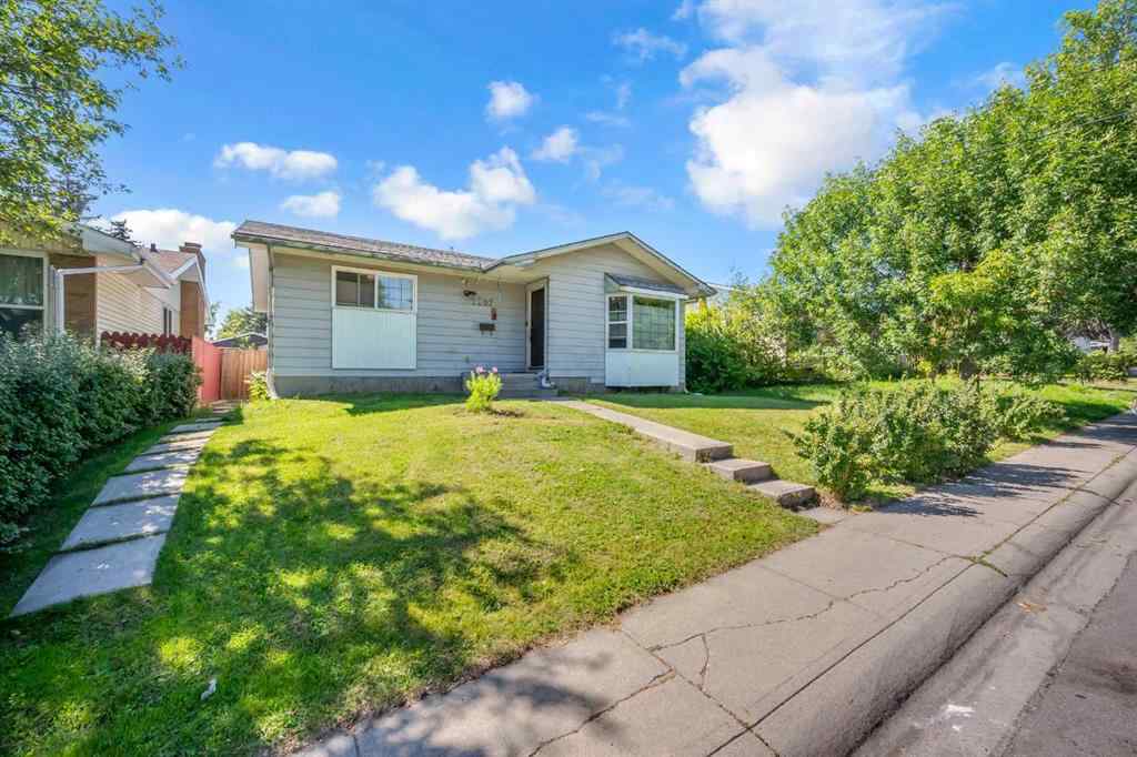 MLS® A2253419 - 2207 48 Street NE in Rundle Calgary, Residential